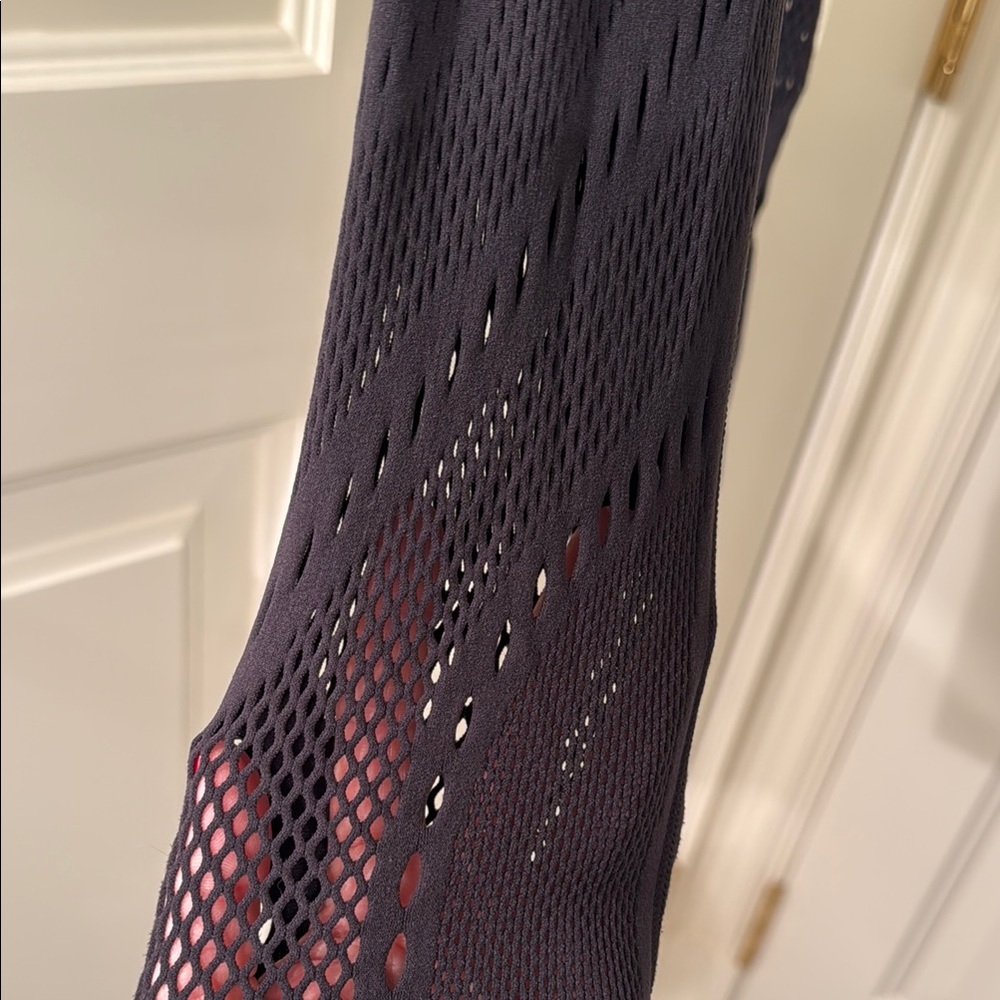 lululemon Black CUT-OUT Wunder Under Leggings - Size 4